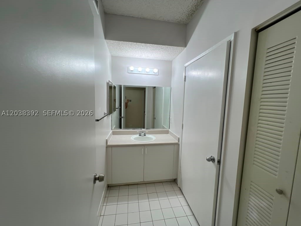 6992 SW 39th St #I101, Davie FL 33314