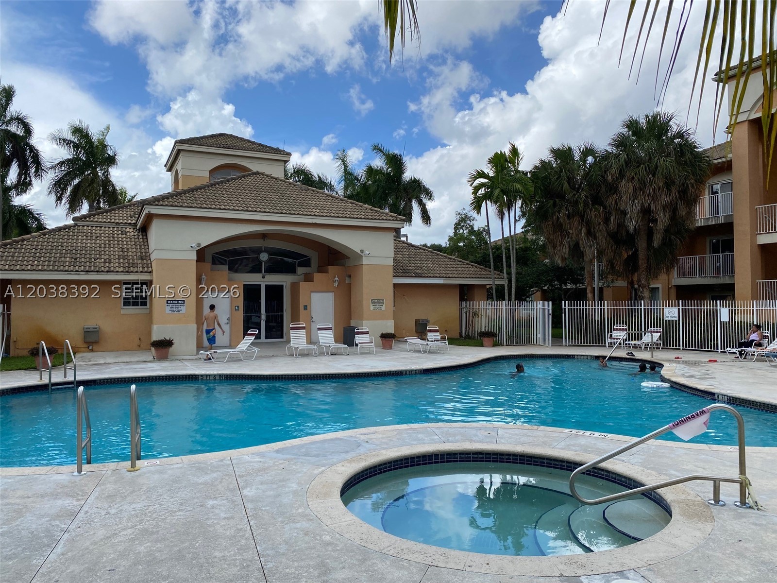 6992 SW 39th St #I101, Davie FL 33314