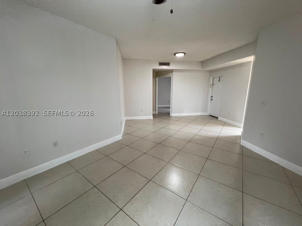 6992 SW 39th St #I101, Davie FL 33314