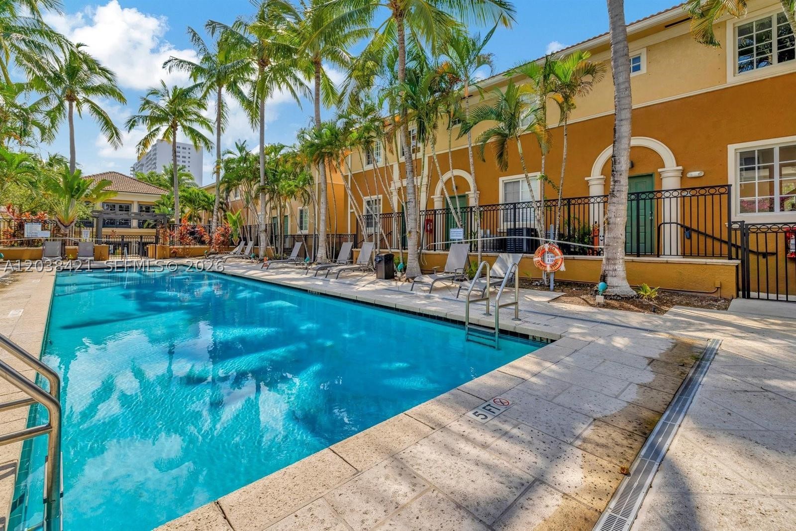 2845 NE 185th St #908, Aventura FL 33180