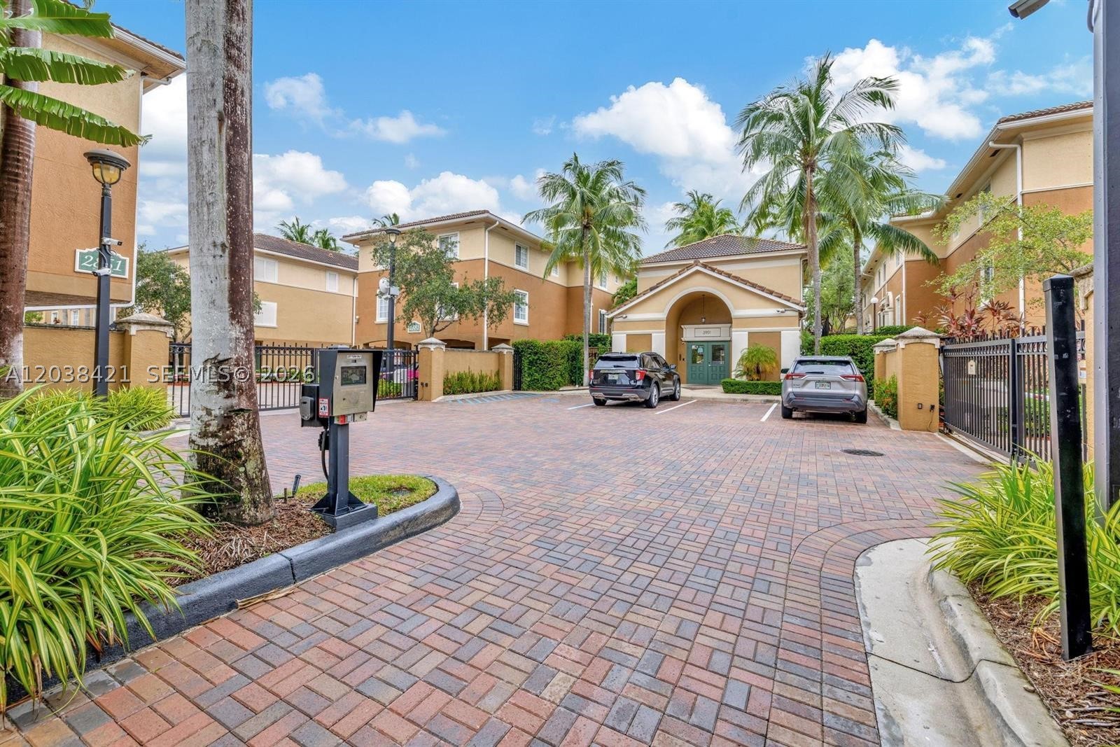 2845 NE 185th St #908, Aventura FL 33180