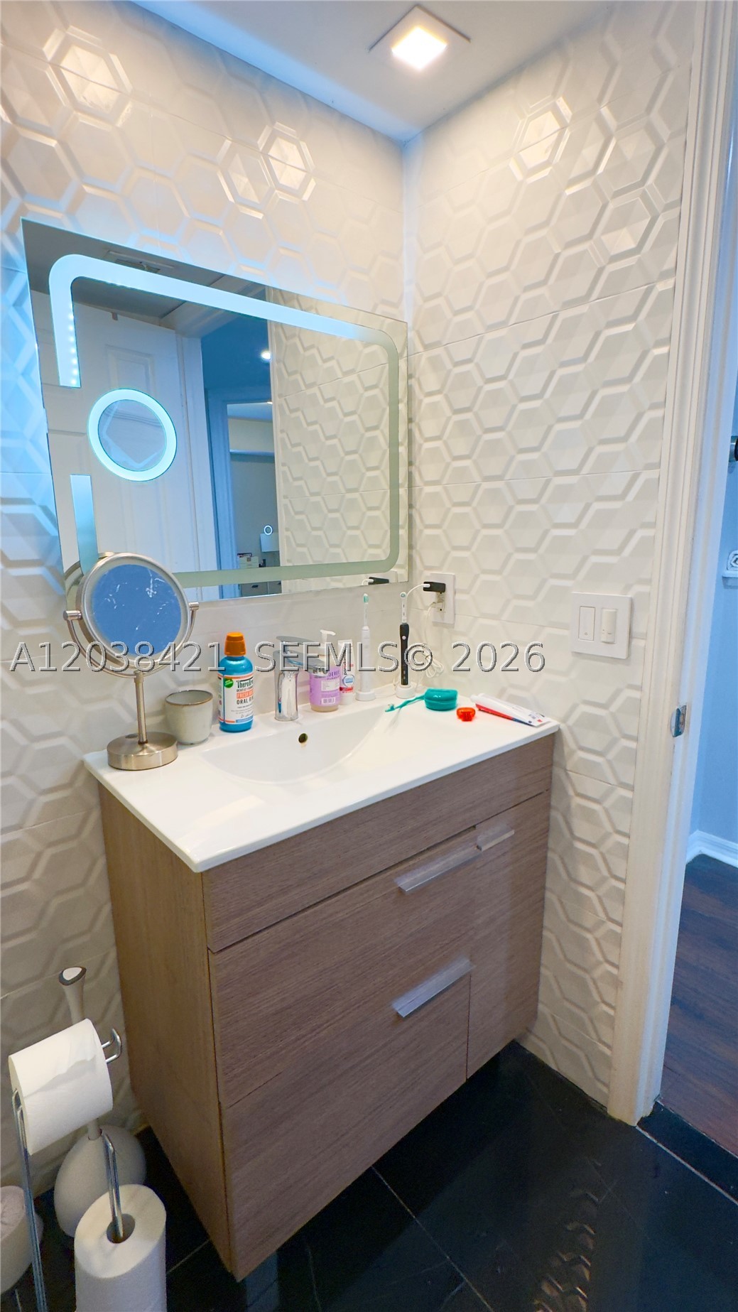 2845 NE 185th St #908, Aventura FL 33180