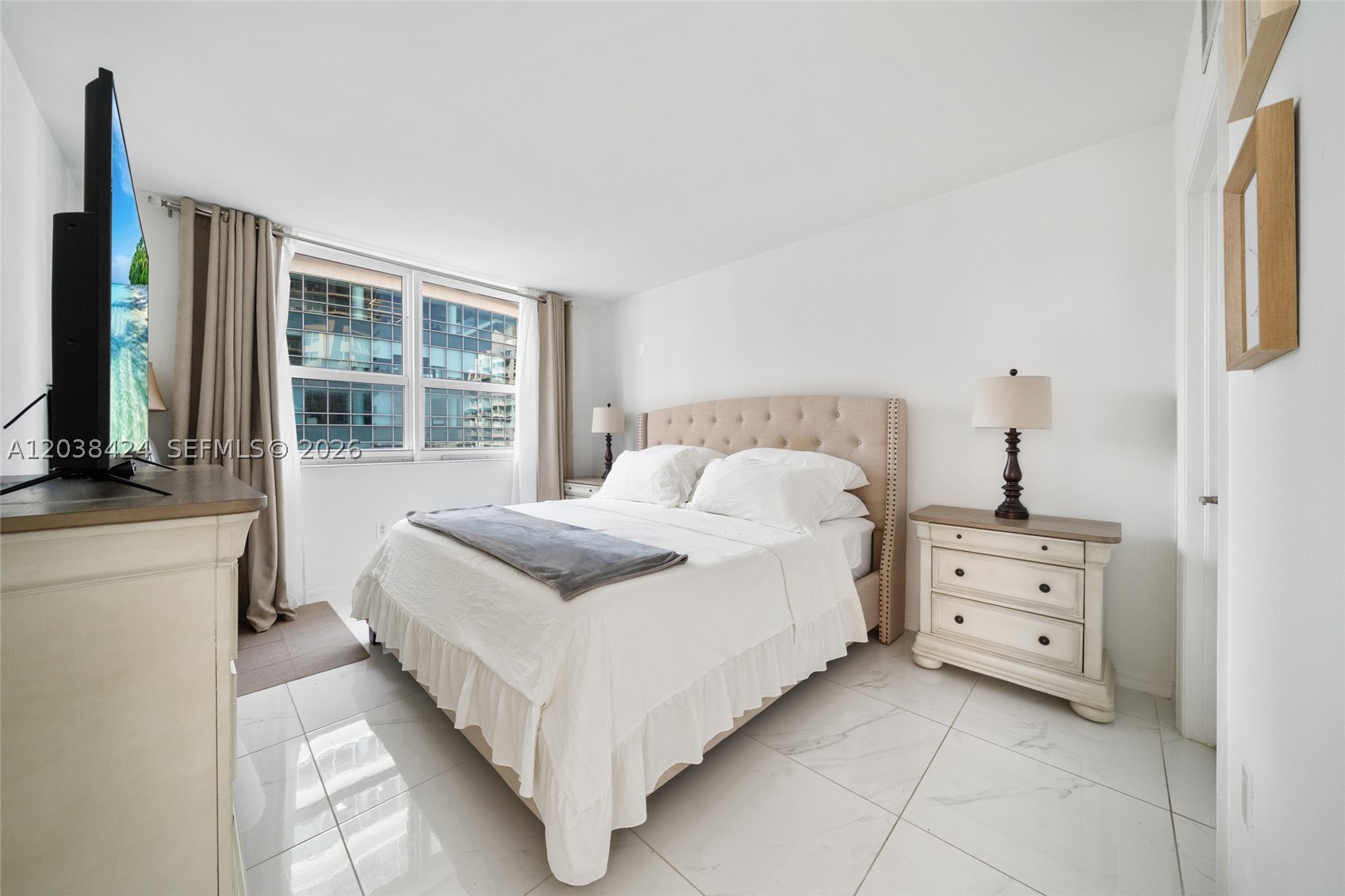 1155 Brickell Bay Dr #2501, Miami FL 33131