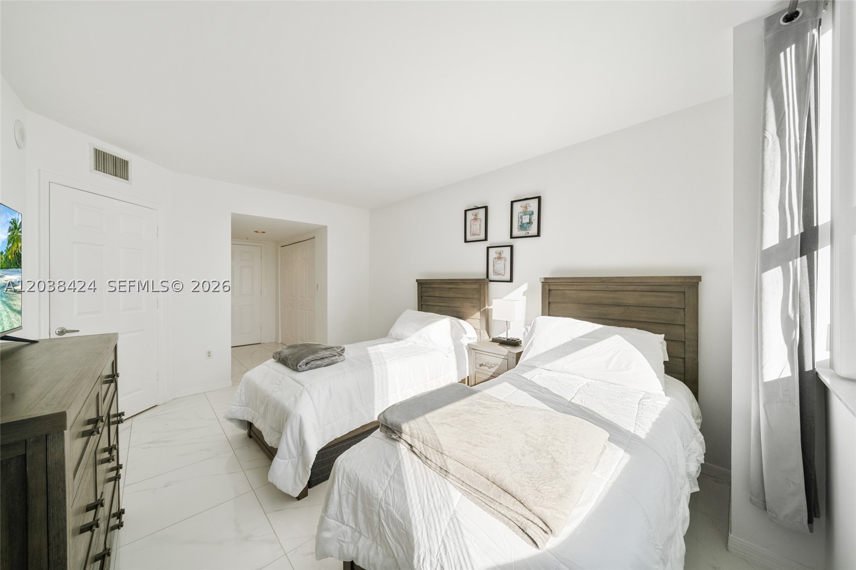 1155 Brickell Bay Dr #2501, Miami FL 33131