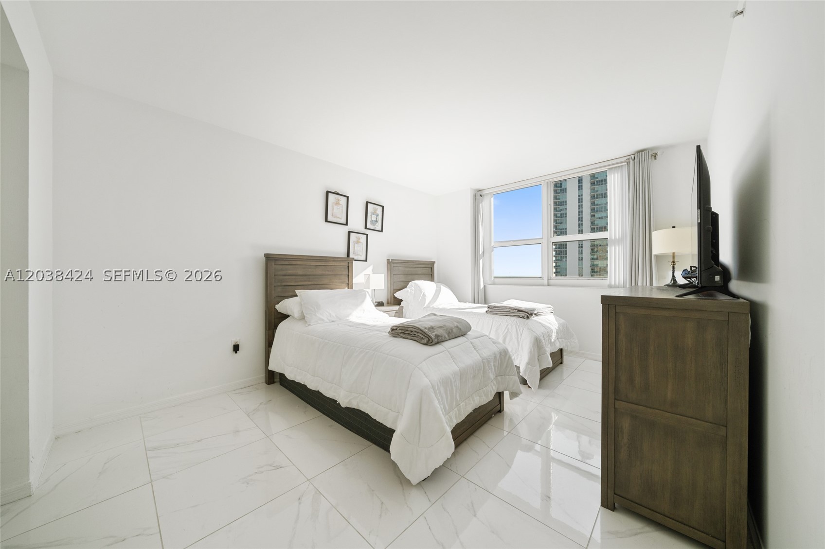 1155 Brickell Bay Dr #2501, Miami FL 33131