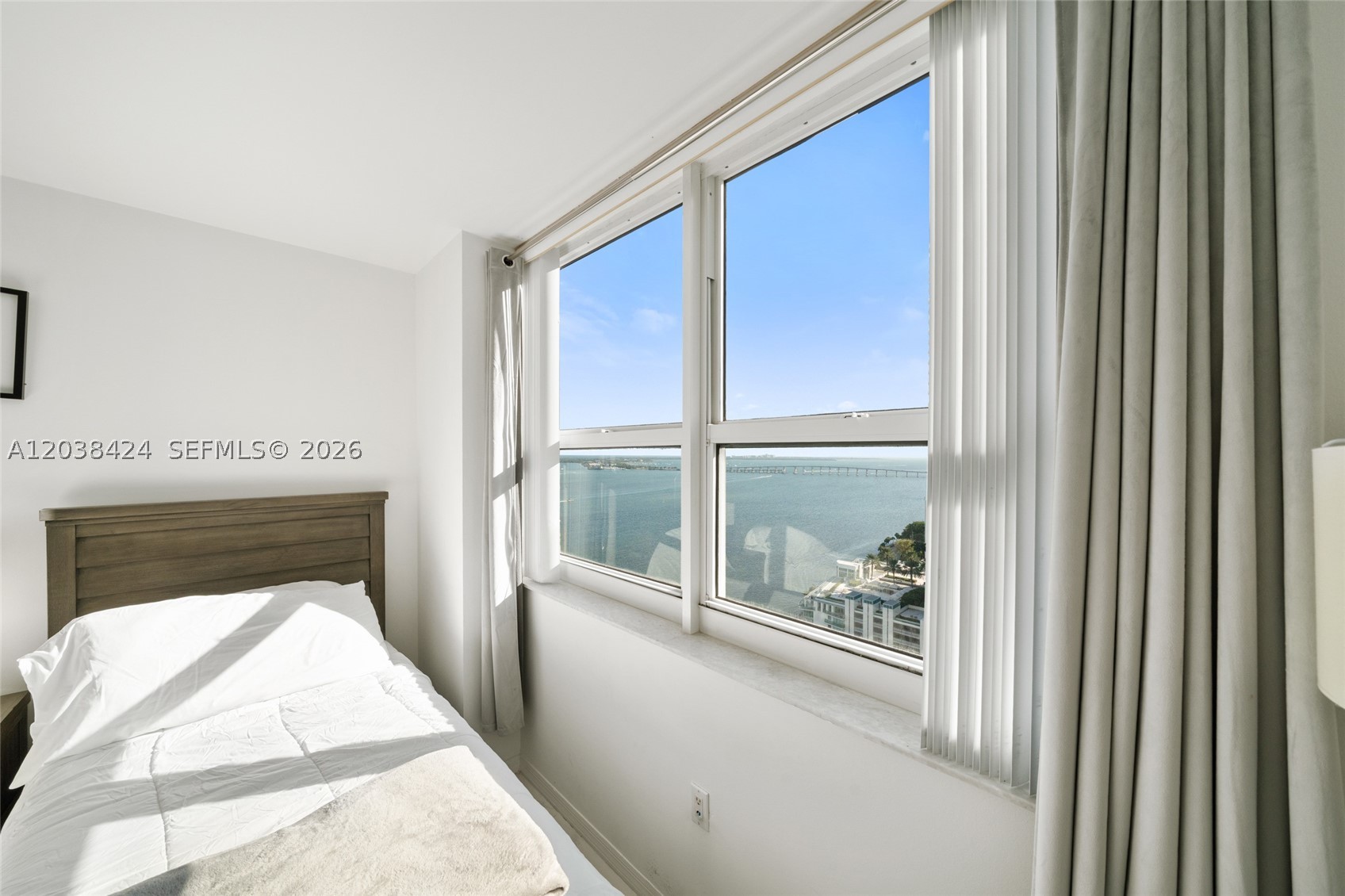 1155 Brickell Bay Dr #2501, Miami FL 33131