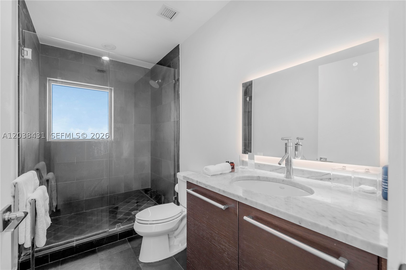 900 Biscayne Blvd #2302, Miami FL 33132