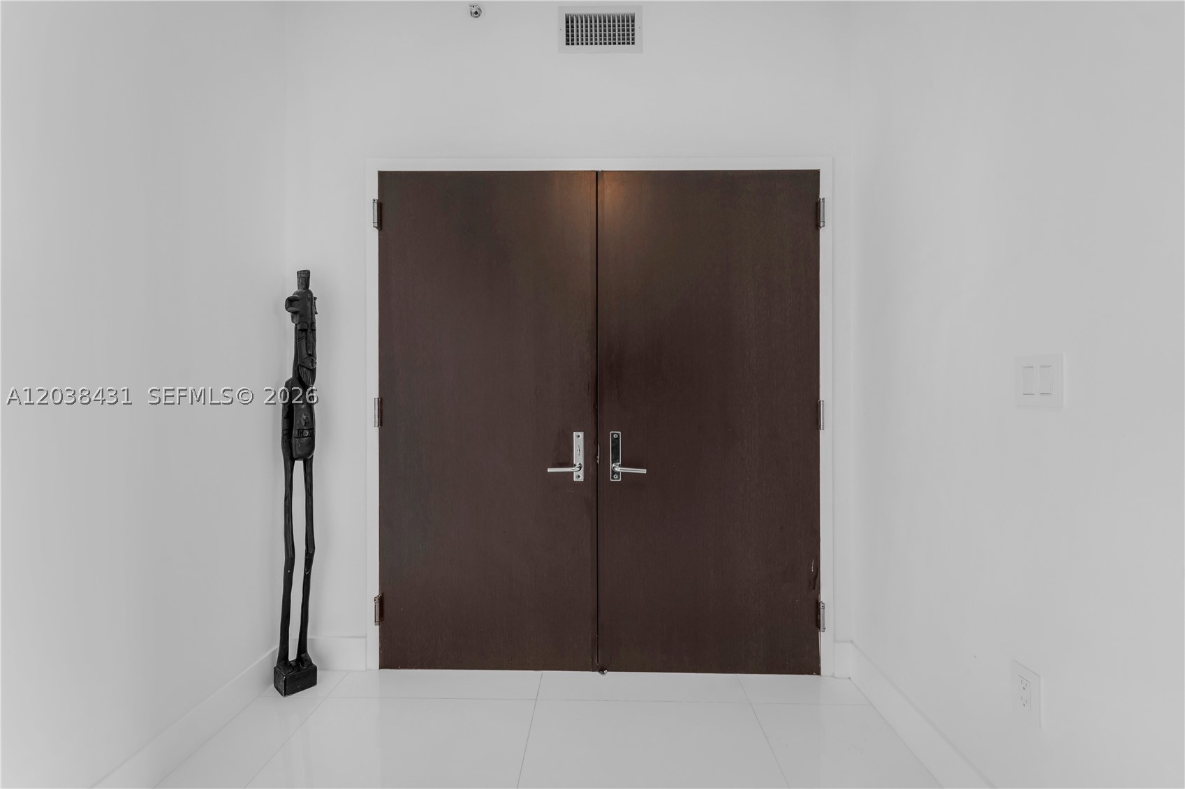 900 Biscayne Blvd #2302, Miami FL 33132
