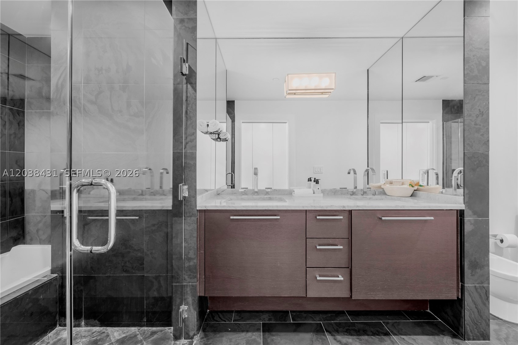 900 Biscayne Blvd #2302, Miami FL 33132
