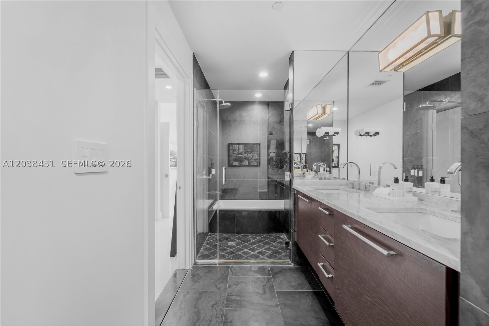 900 Biscayne Blvd #2302, Miami FL 33132