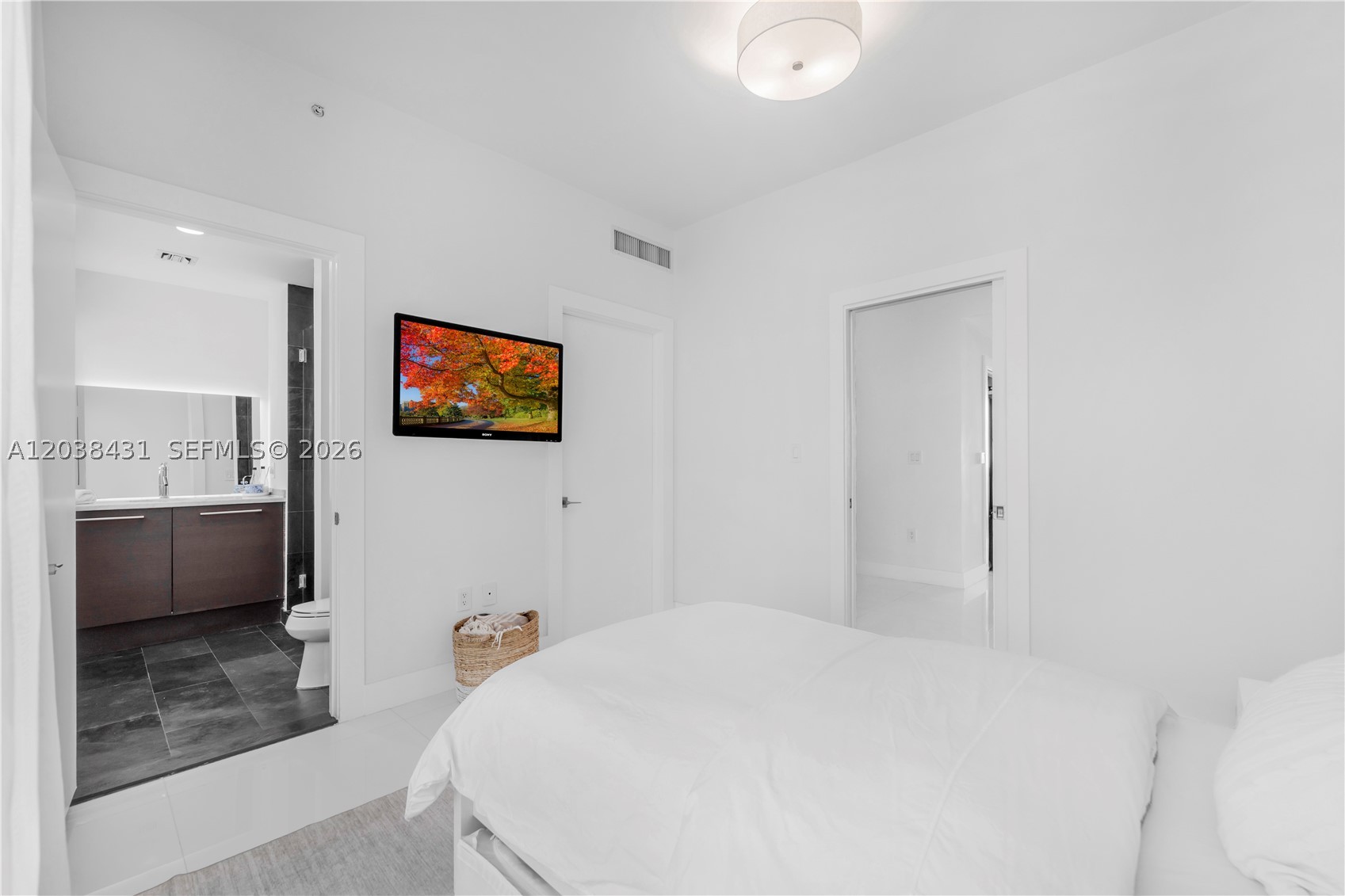 900 Biscayne Blvd #2302, Miami FL 33132