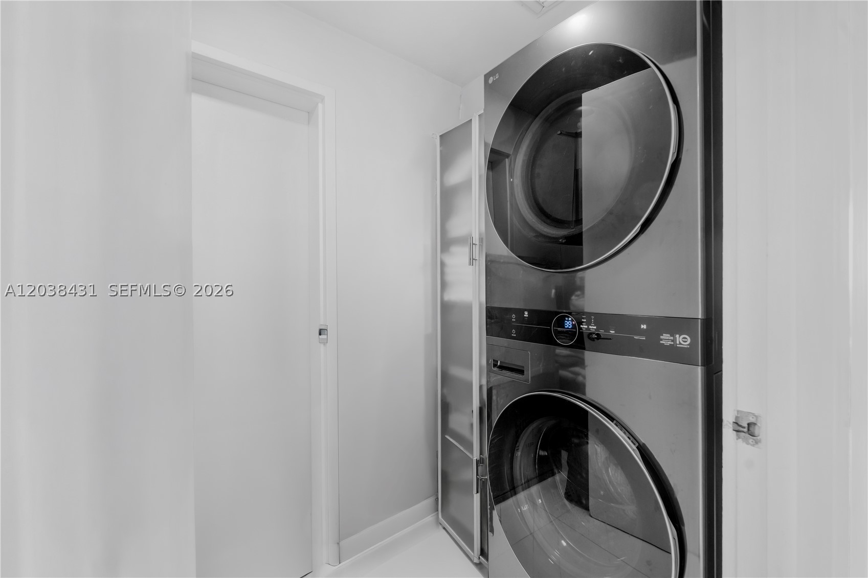 900 Biscayne Blvd #2302, Miami FL 33132