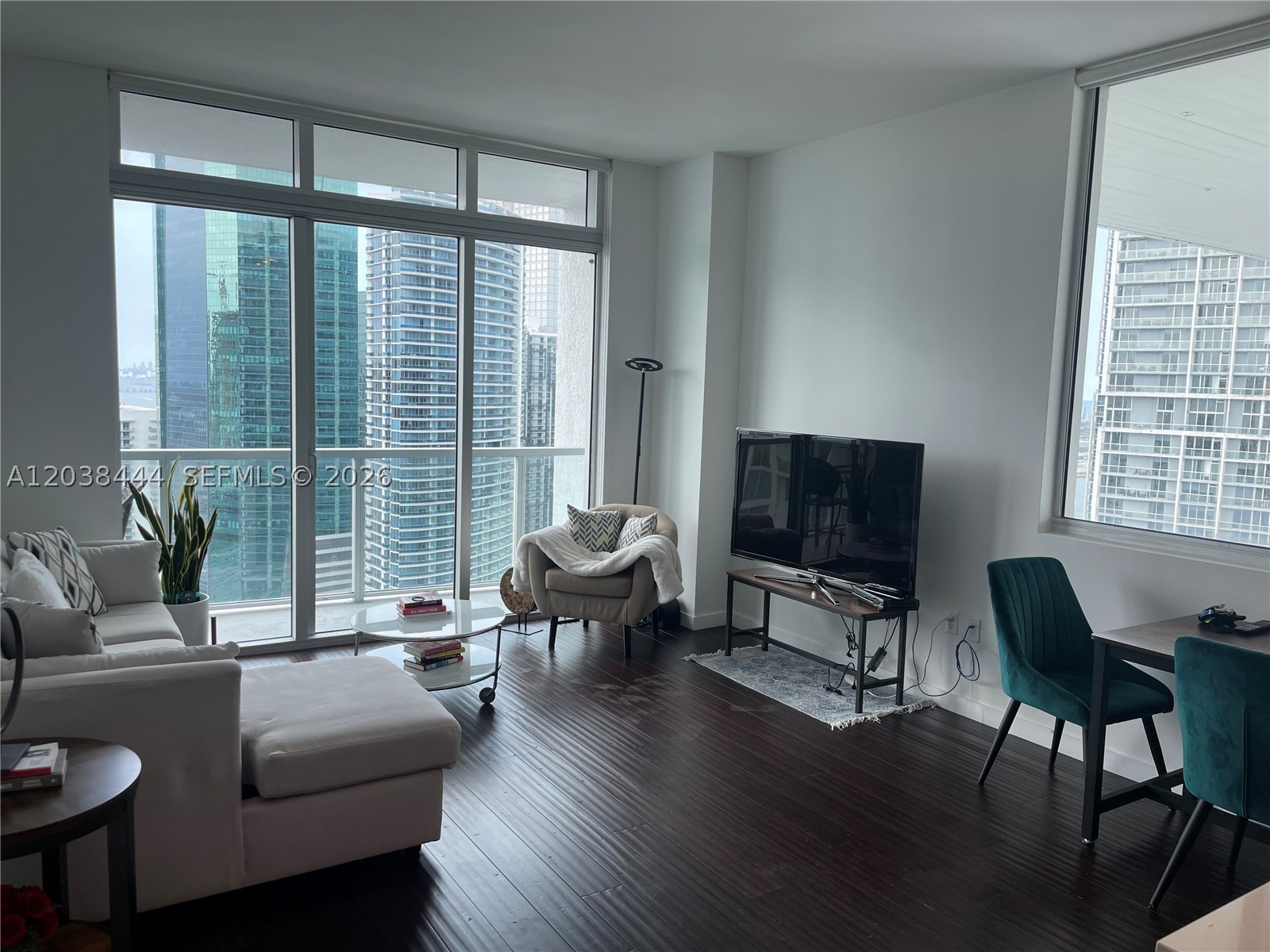55 SE 6th St #Ph4307, Miami FL 33131