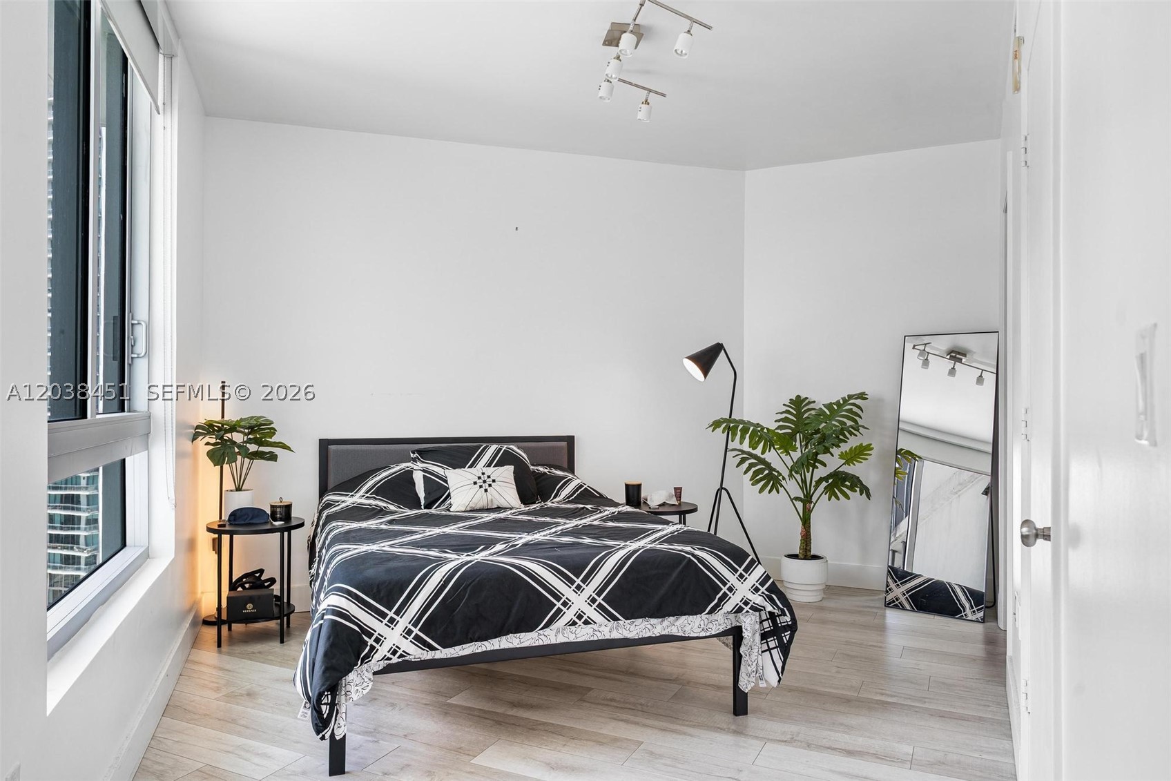 350 S Miami Ave #2108, Miami FL 33130