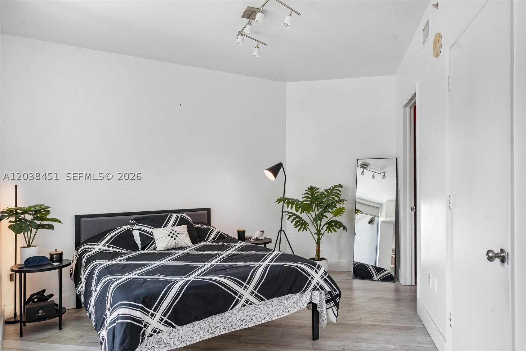 350 S Miami Ave #2108, Miami FL 33130