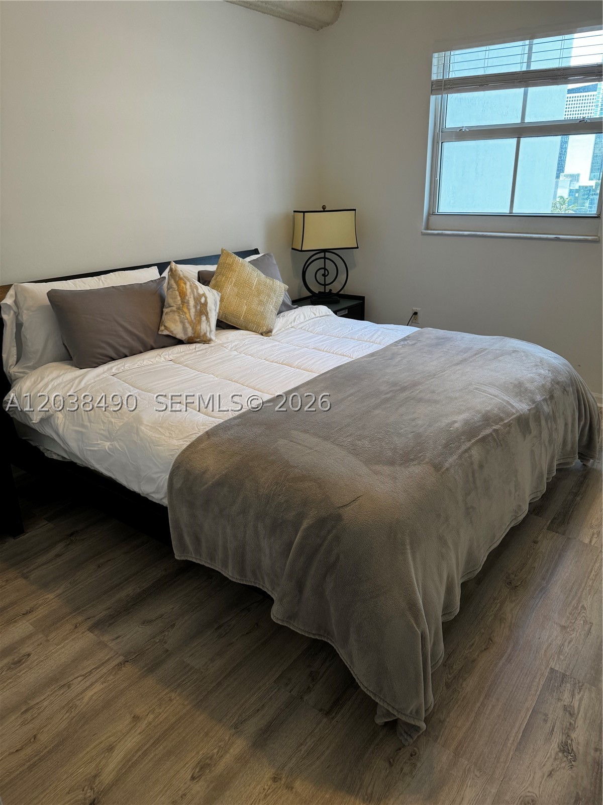185 SE 14th Ter #1812, Miami FL 33131