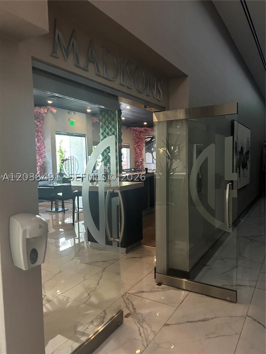 185 SE 14th Ter #1812, Miami FL 33131
