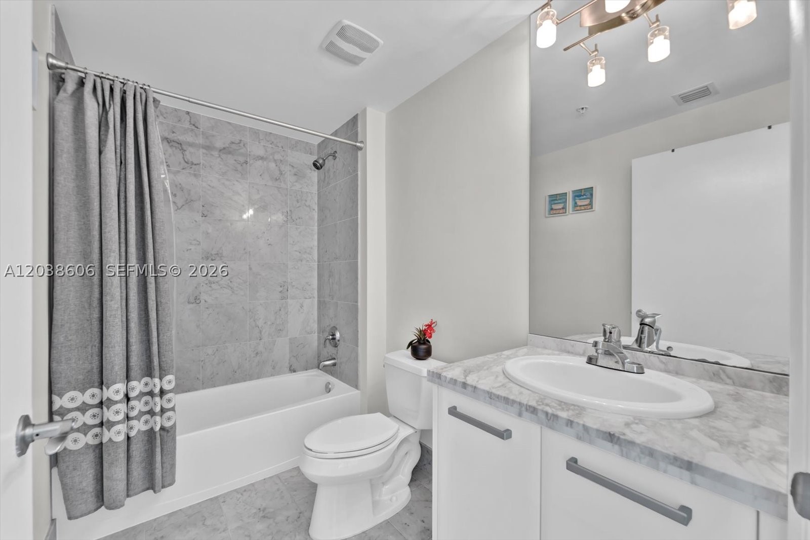 244 Biscayne Blvd #1803, Miami FL 33132