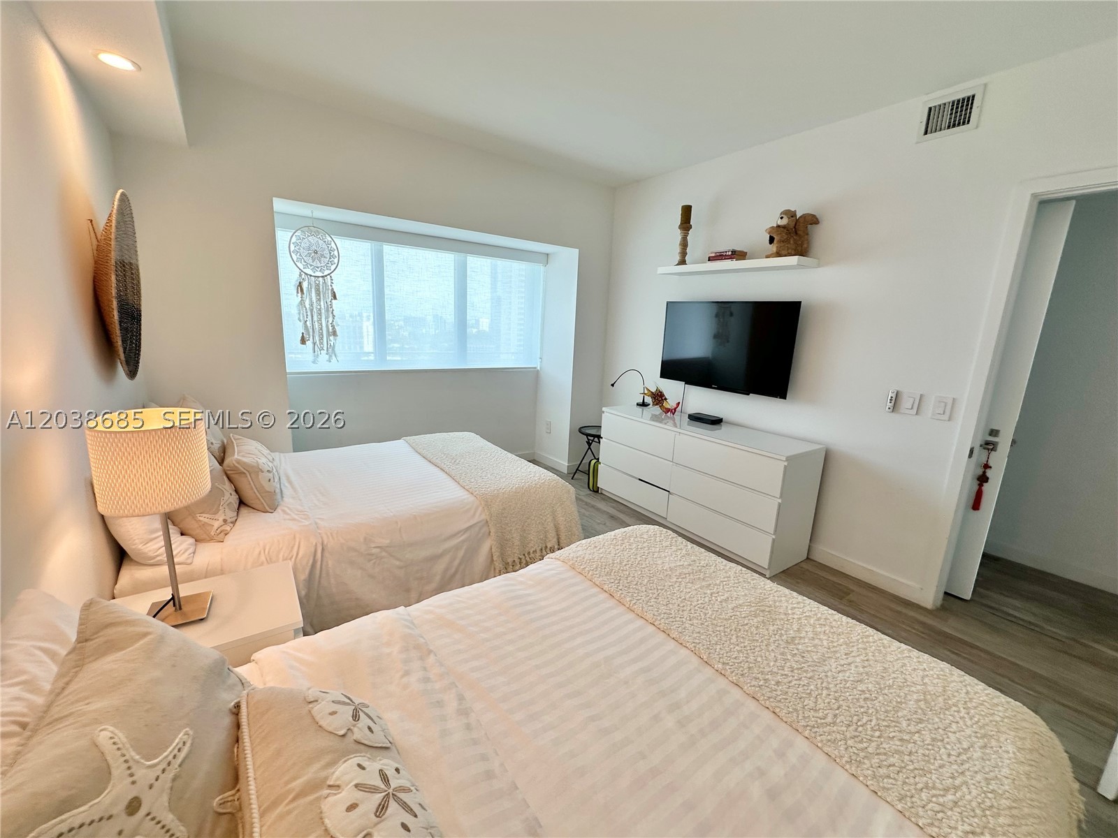 650 NE 32nd St #1404, Miami FL 33137
