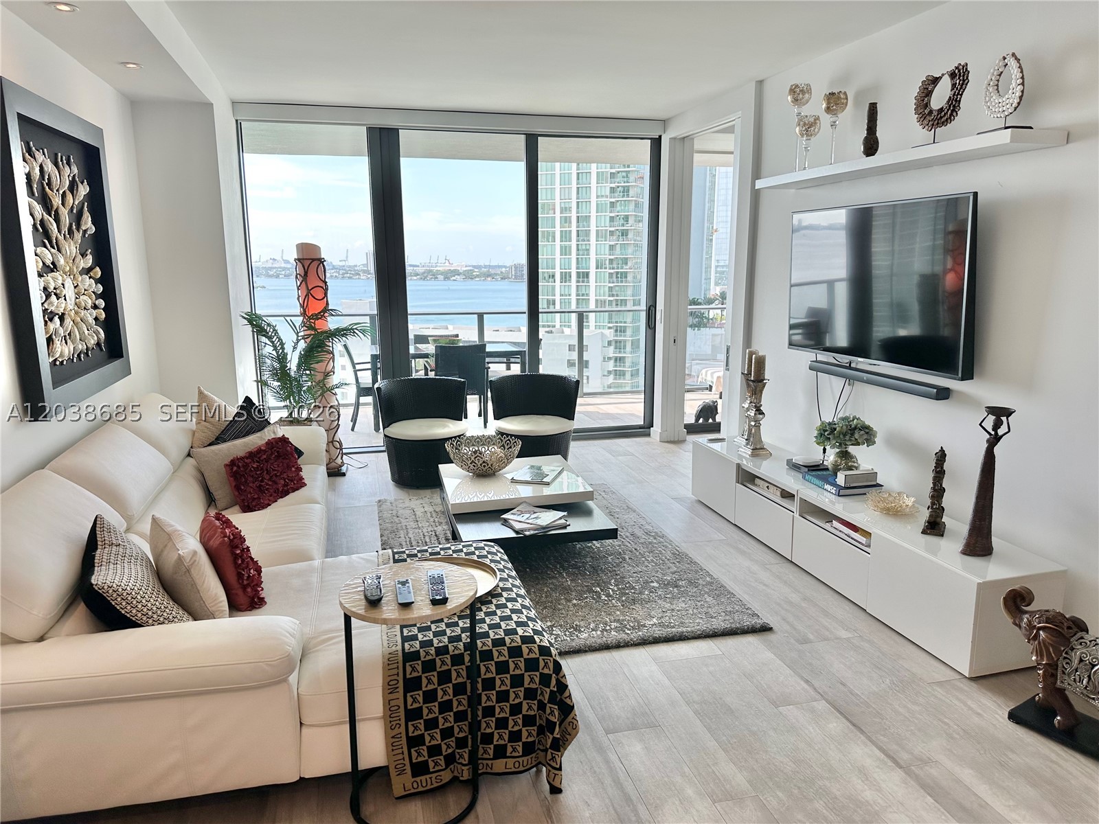 650 NE 32nd St #1404, Miami FL 33137