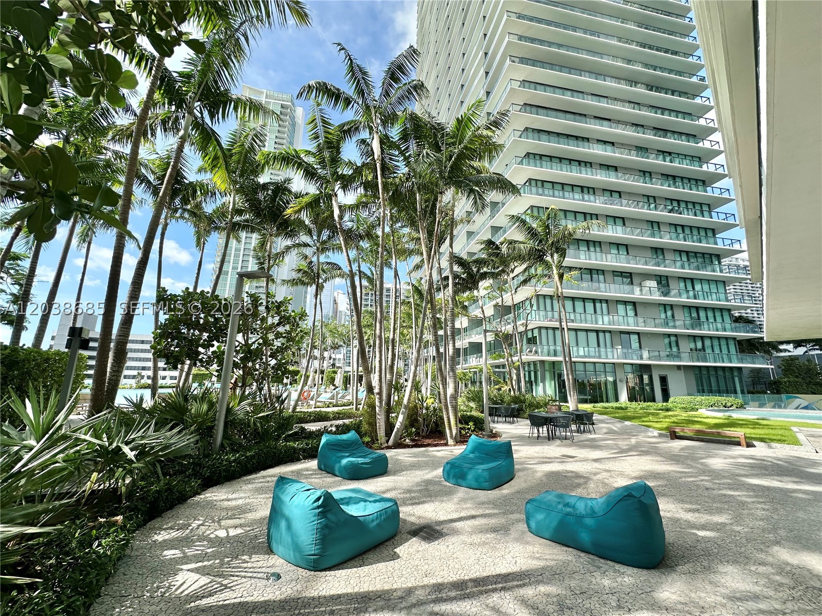 650 NE 32nd St #1404, Miami FL 33137
