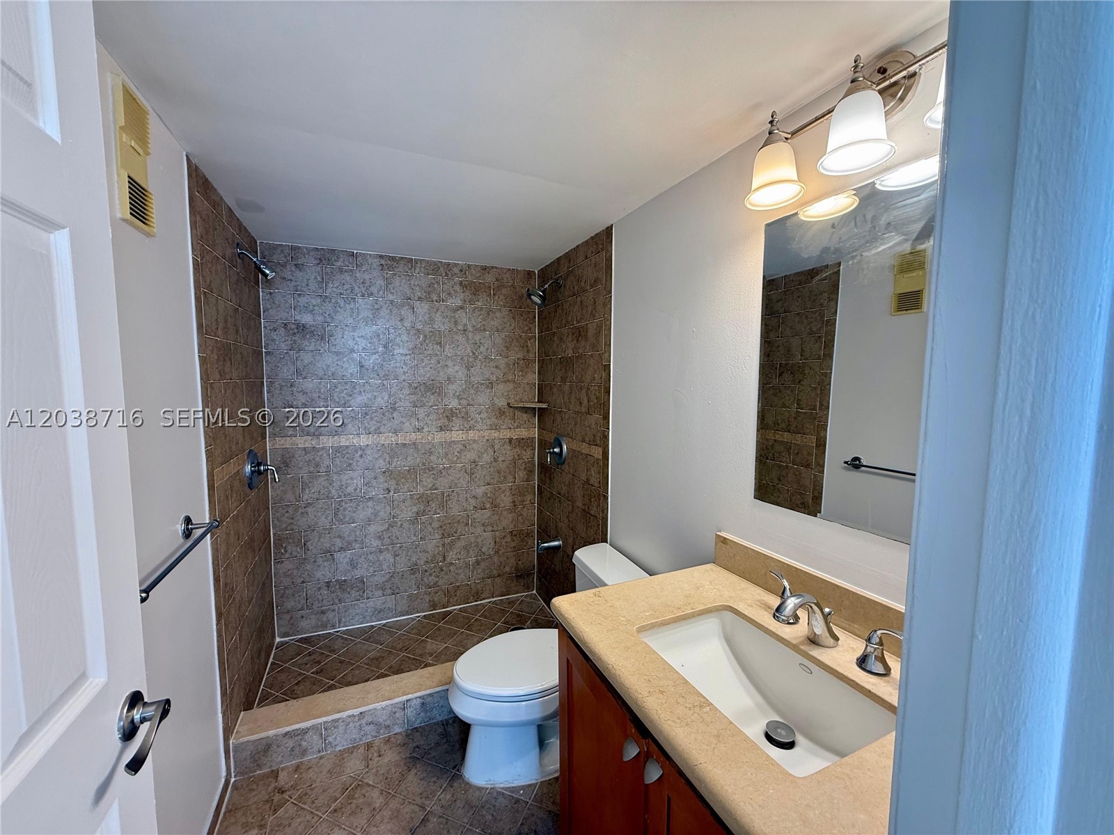 770 Claughton Island Dr #2016, Miami FL 33131