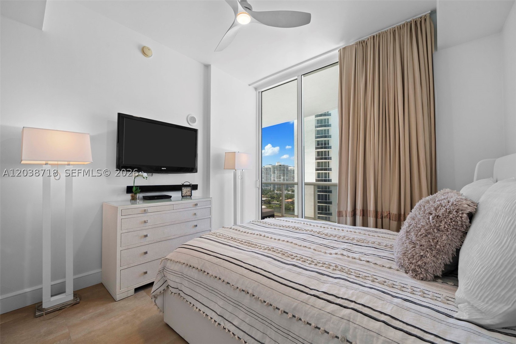 15901 Collins Ave #1502, Sunny Isles Beach FL 33160