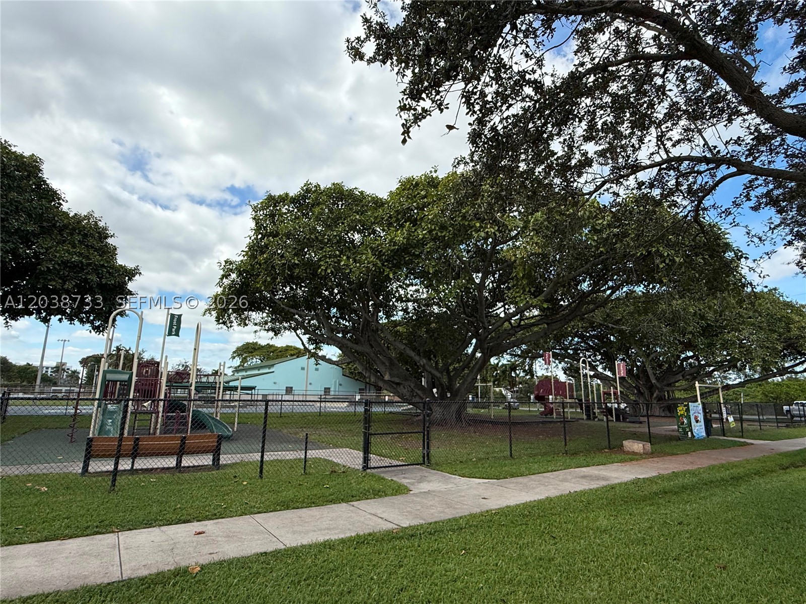 610 NE 2nd St #305, Dania Beach FL 33004