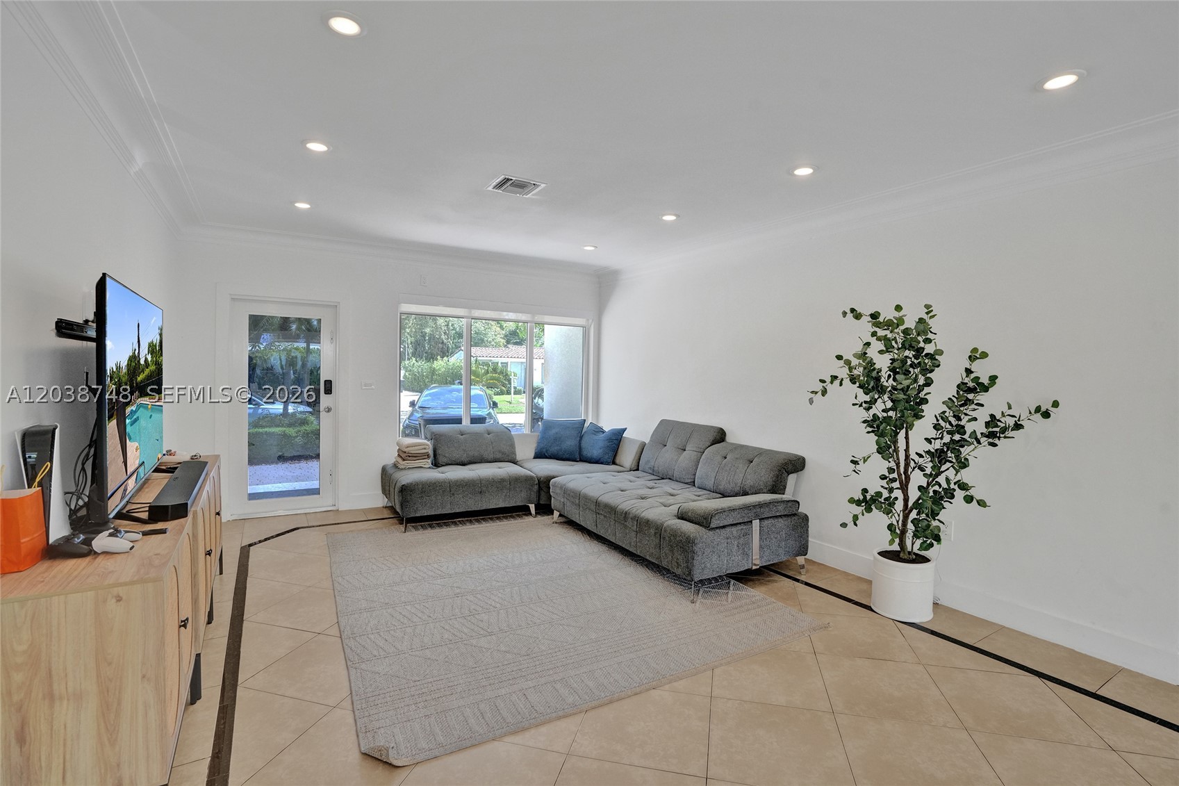 2025 Alamanda Dr, North Miami FL 33181