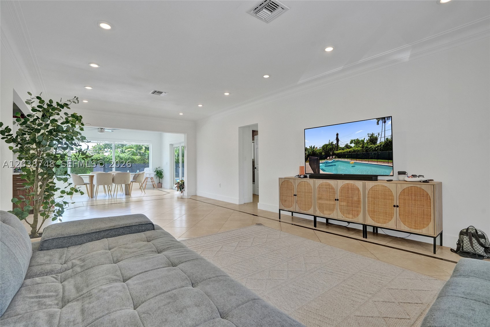 2025 Alamanda Dr, North Miami FL 33181