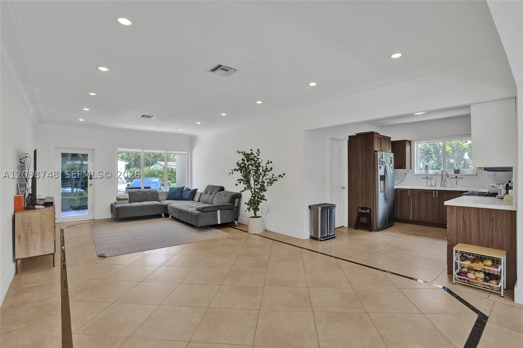 2025 Alamanda Dr, North Miami FL 33181