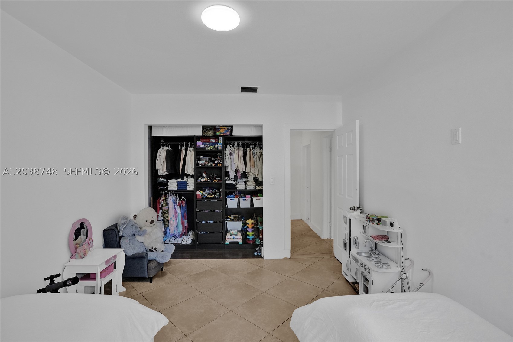 2025 Alamanda Dr, North Miami FL 33181