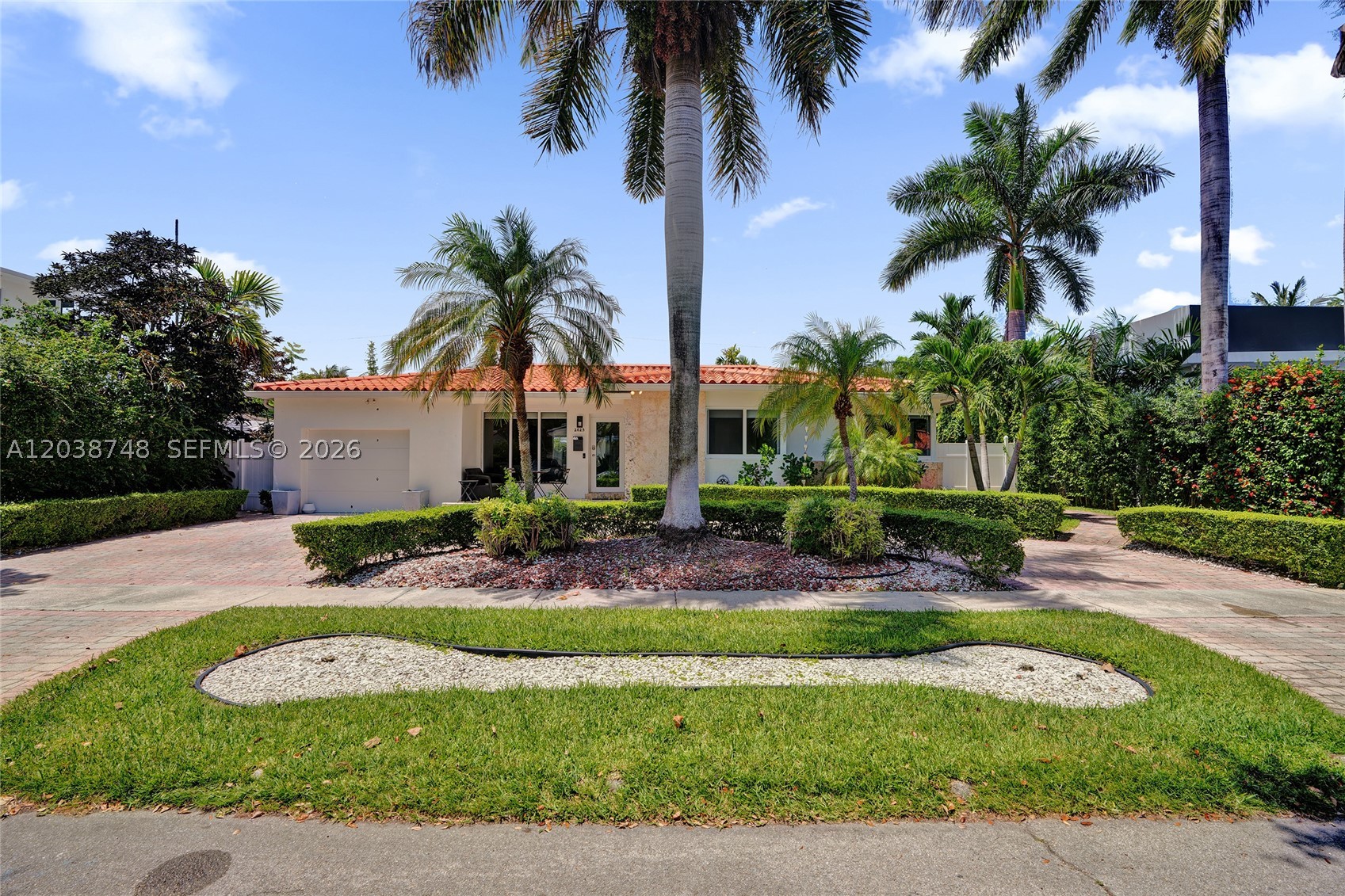 2025 Alamanda Dr, North Miami FL 33181