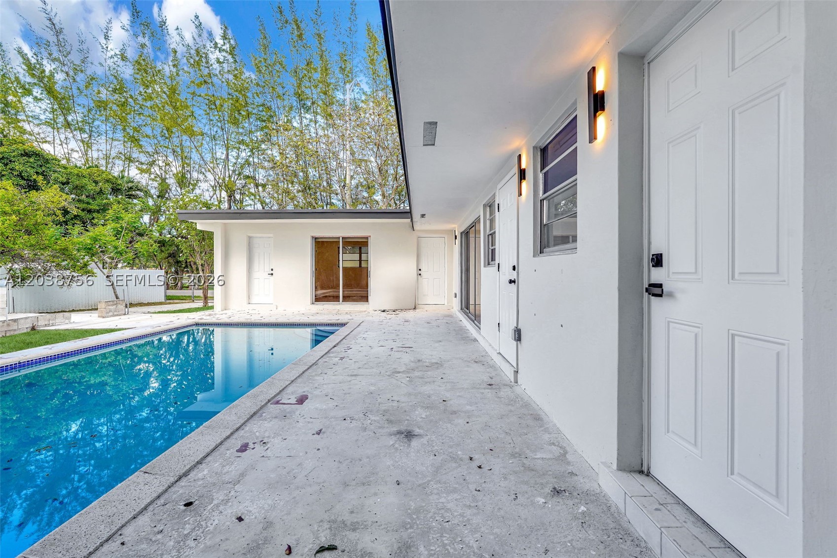 8201 SW 42nd St, Miami FL 33155