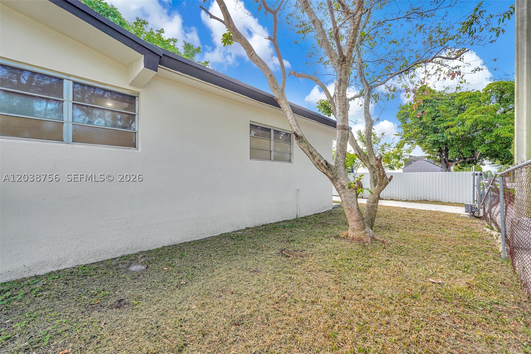 8201 SW 42nd St, Miami FL 33155