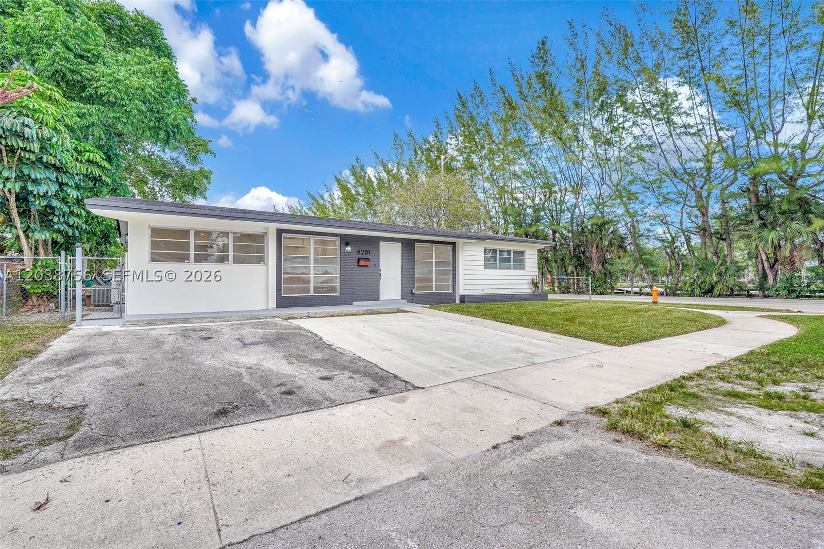 8201 SW 42nd St, Miami FL 33155