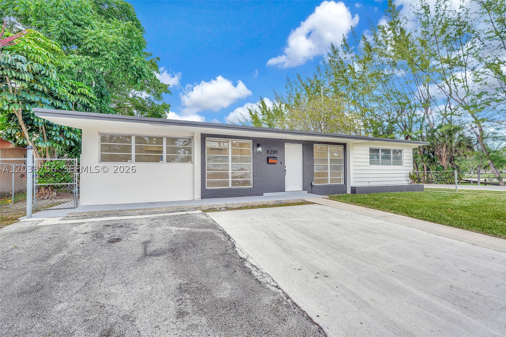 8201 SW 42nd St, Miami FL 33155
