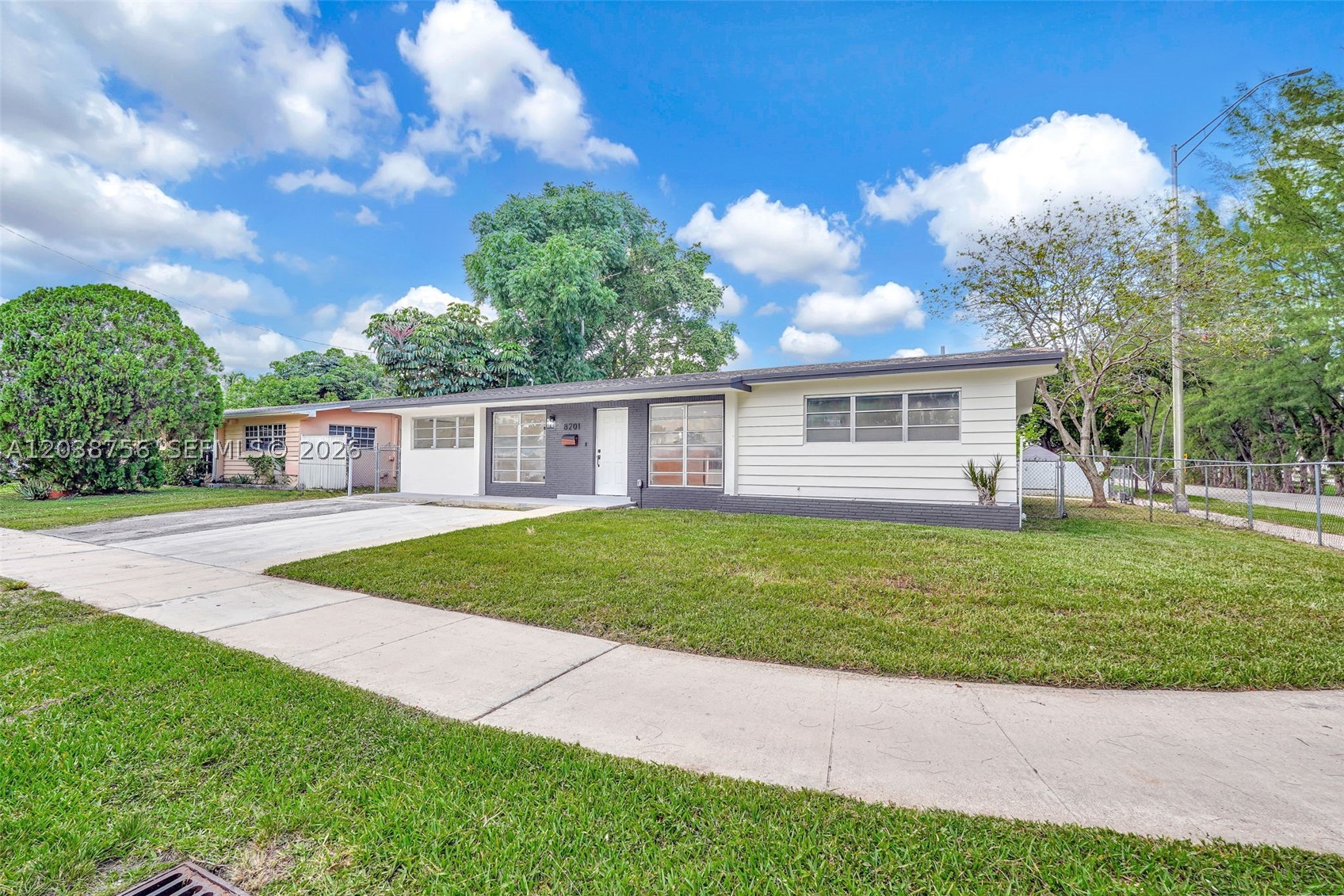 8201 SW 42nd St, Miami FL 33155