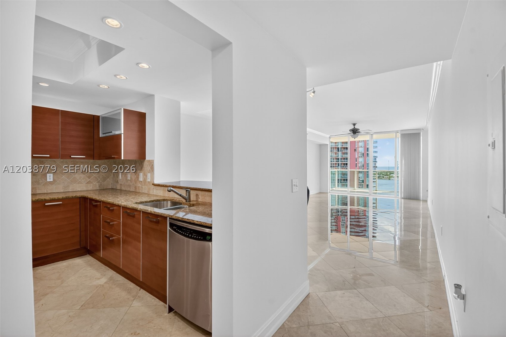 3330 NE 190th St #1611, Aventura FL 33180