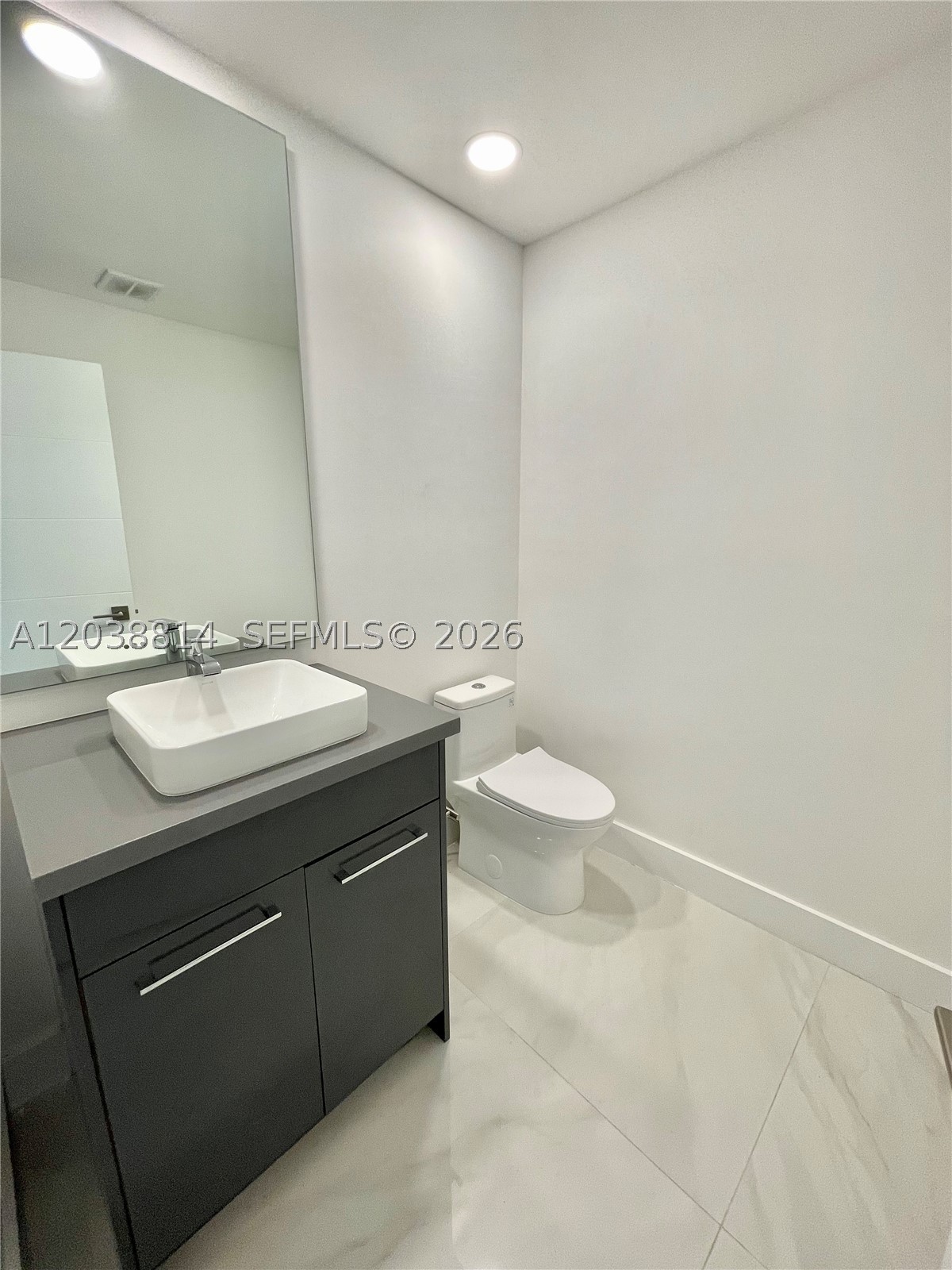 5721 Bayview Dr, Fort Lauderdale FL 33308