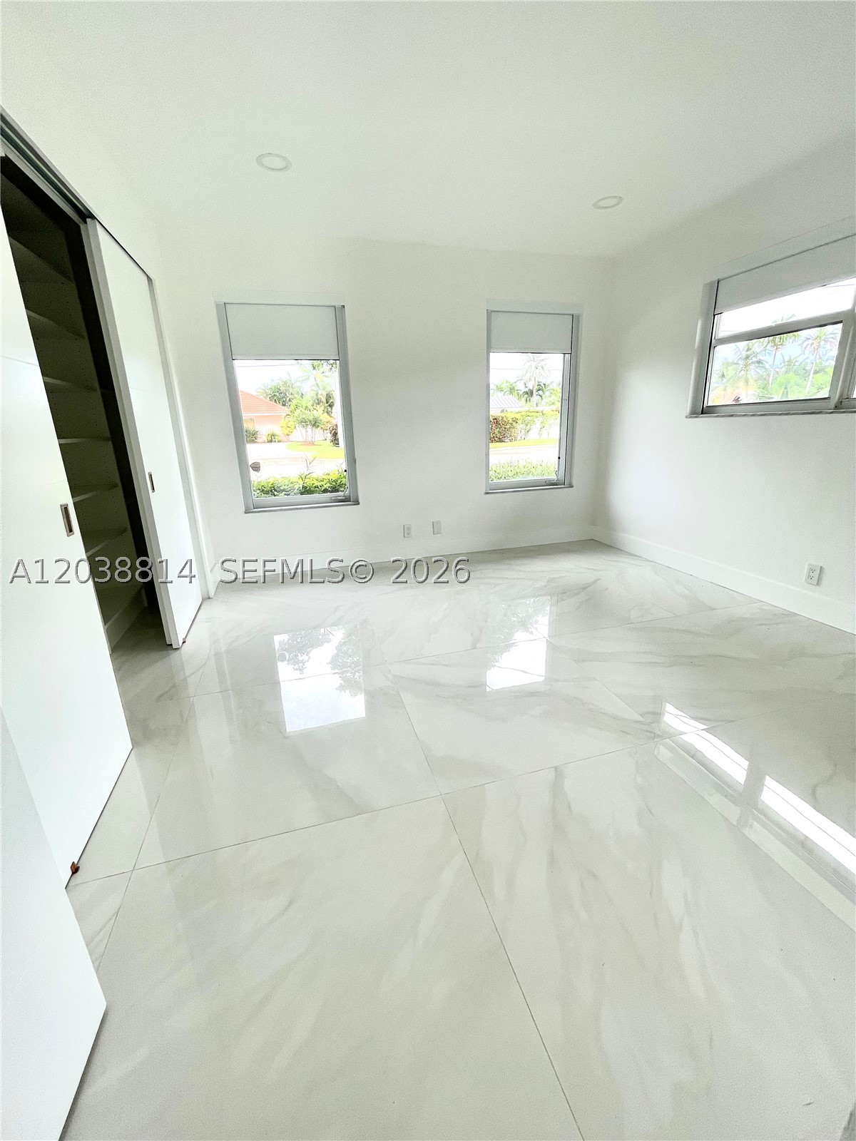 5721 Bayview Dr, Fort Lauderdale FL 33308