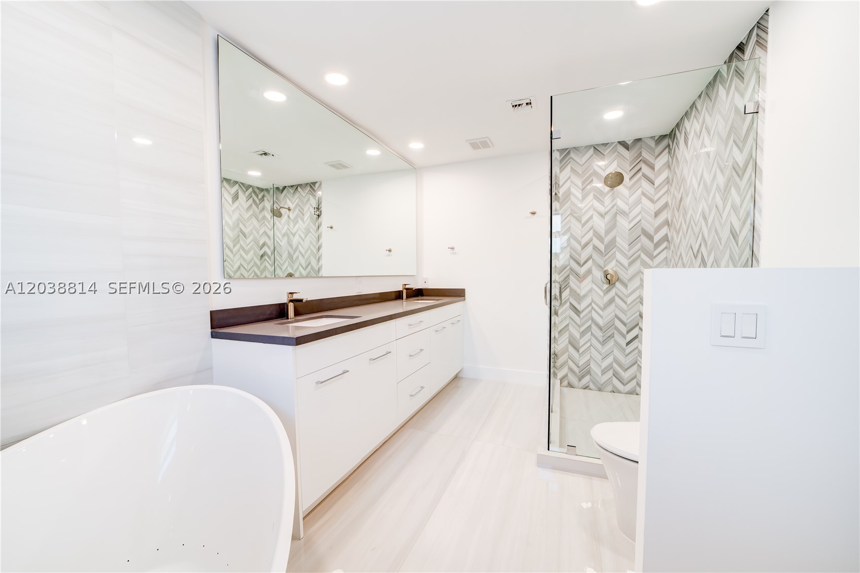 5721 Bayview Dr, Fort Lauderdale FL 33308
