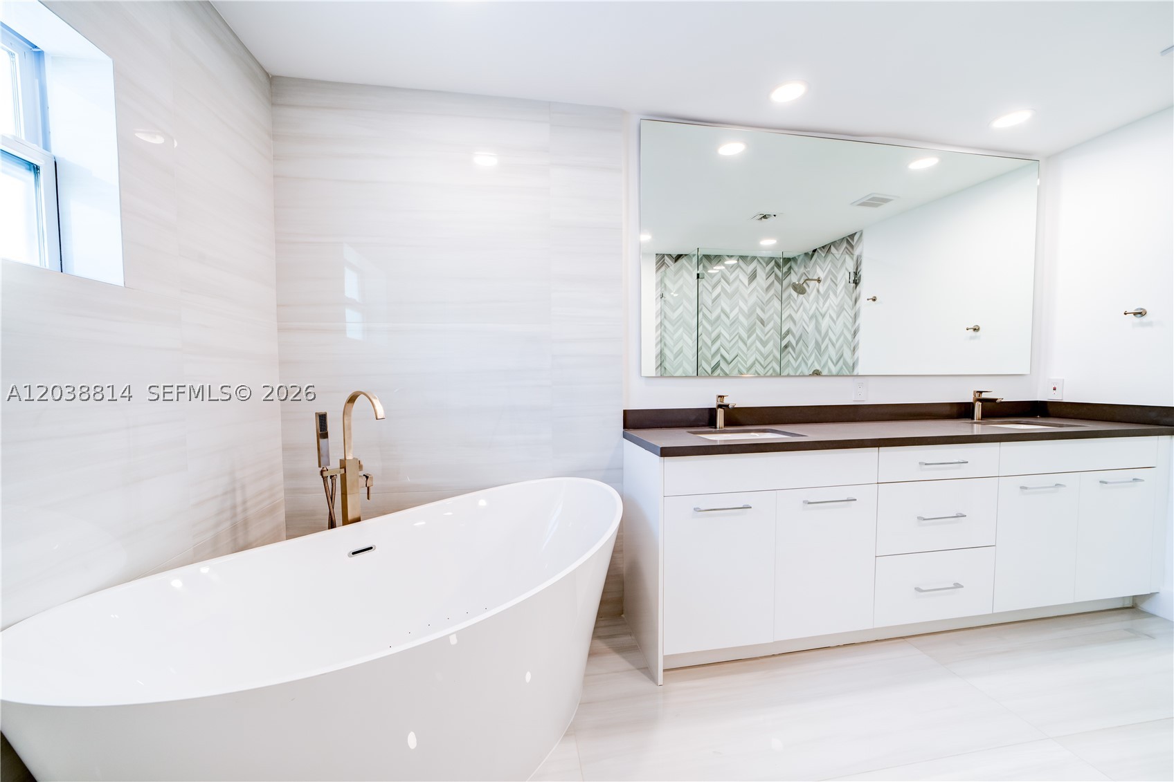 5721 Bayview Dr, Fort Lauderdale FL 33308
