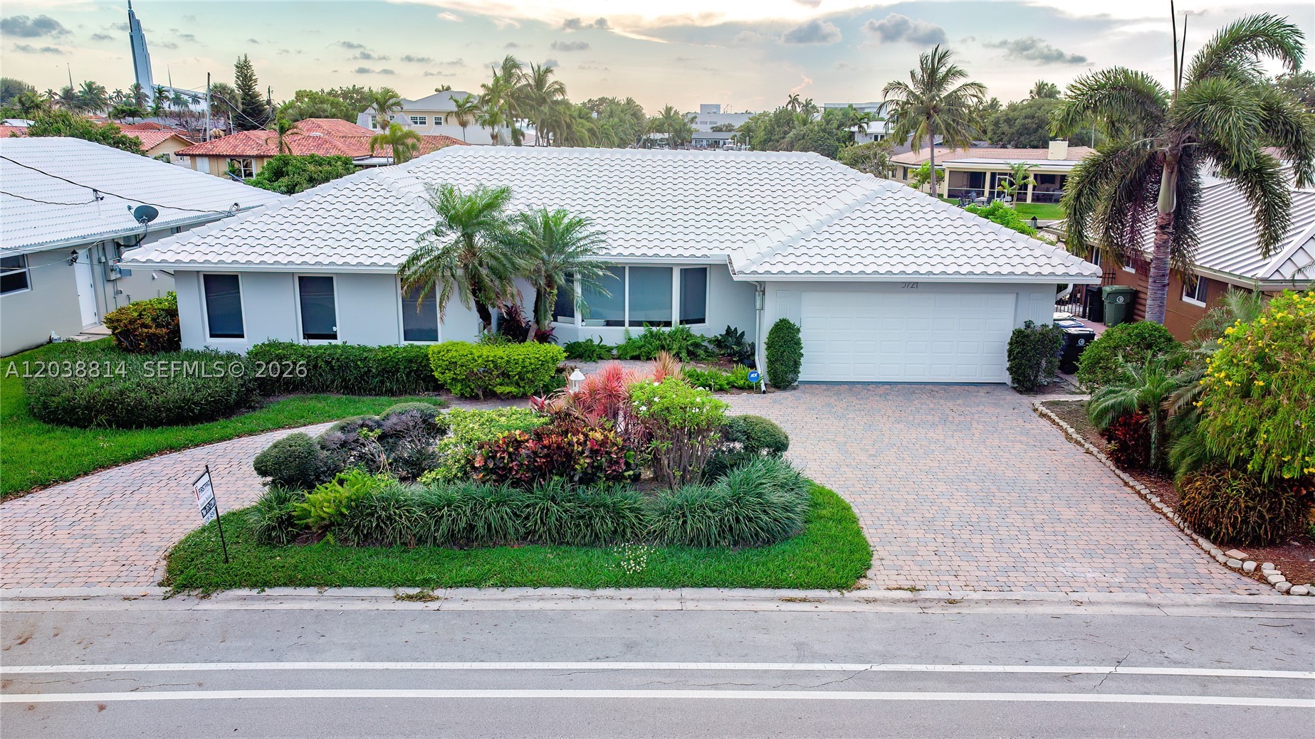 5721 Bayview Dr, Fort Lauderdale FL 33308