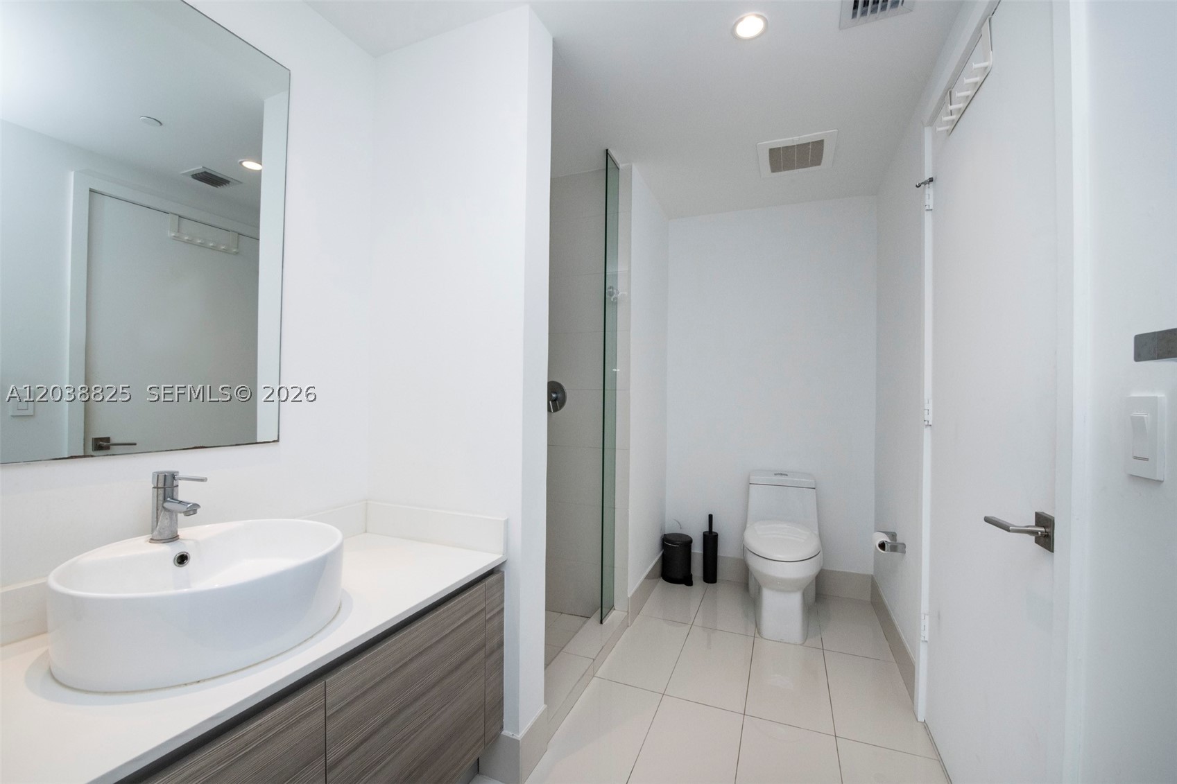 121 NE 34th St #1111, Miami FL 33137
