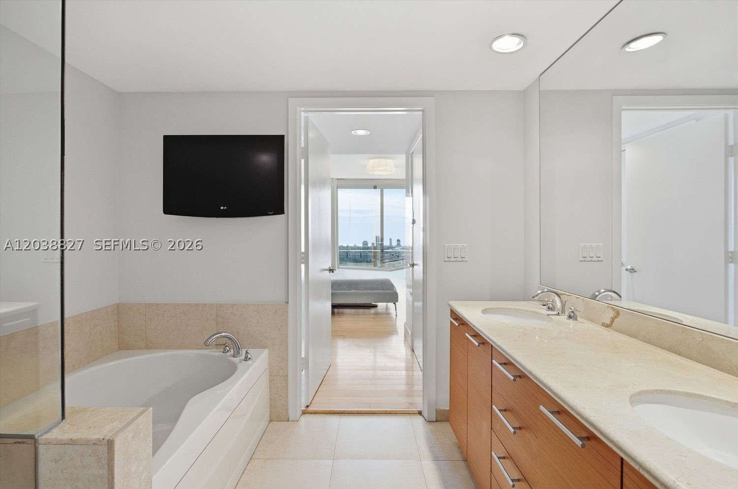 50 Biscayne Blvd #2510, Miami FL 33132
