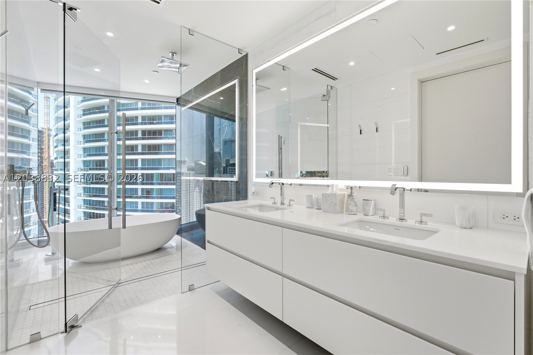 300 Biscayne Boulevard Way #4007W, Miami FL 33131