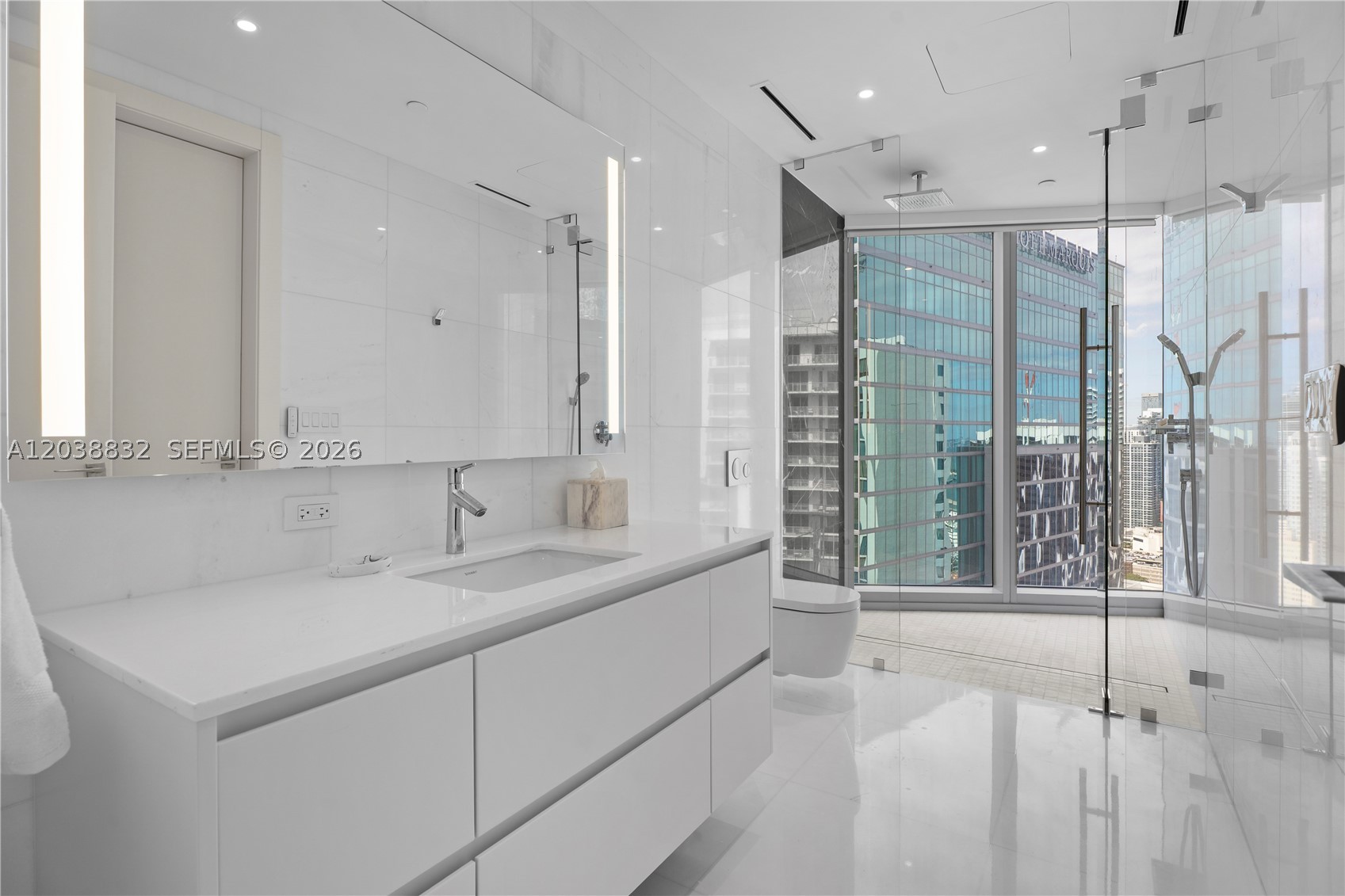 300 Biscayne Boulevard Way #4007W, Miami FL 33131