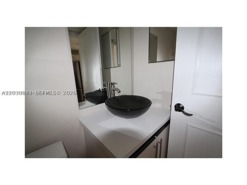 540 Brickell Key Dr #918, Miami FL 33131