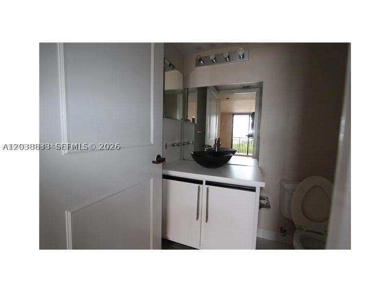 540 Brickell Key Dr #918, Miami FL 33131